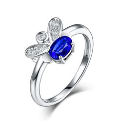 A 14KT WHITE GOLD AND SAPPHIRE & DIAMOND RING.