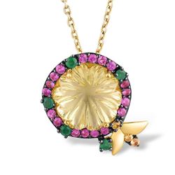 A 14KT YELLOW GOLD AND EMERALD & SAPPHIRE PENDANT.