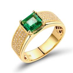 A 18KT YELLOW GOLD AND EMERALD & DIAMONDS RING.