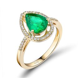 A 18KT YELLOW GOLD AND EMERALD & DIAMONDS RING.