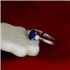 Image 4 : A 18KT WHITE GOLD AND SAPPHIRE & DIAMONDS RING.