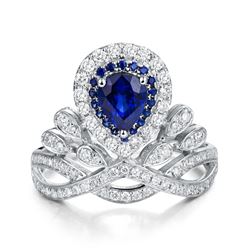 A 18KT WHITE GOLD AND SAPPHIRE & DIAMONDS RING.