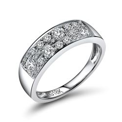 A 18KT WHITE GOLD AND DIAMONDS RING.