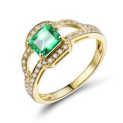 A 18KT YELLOW GOLD AND EMERALD & DIAMONDS RING.