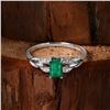 Image 5 : A 14KT WHITE GOLD AND EMERALD & DIAMONDS RING.