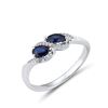 Image 1 : A 14KT WHITE GOLD AND SAPPHIRE & DIAMONDS RING.