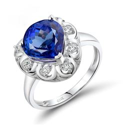 A 14KT WHITE GOLD AND TANZANITE & DIAMONDS RING.