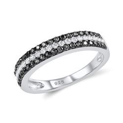 A STERLING SILVER AND CUBIC ZIRCONIA RING.