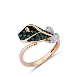 A 14KT YELLOW GOLD AND EMERALD & DIAMONDS RING.