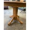 Image 2 : round maple pedestal dining table 40" dia