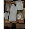 Image 1 : BOX OF TUPPERWARE + OTHER PLASTIC DISHES