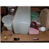 Image 2 : BOX OF TUPPERWARE + OTHER PLASTIC DISHES