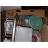 Image 3 : BOX OF TUPPERWARE + OTHER PLASTIC DISHES