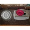 Image 4 : BOX OF TUPPERWARE + OTHER PLASTIC DISHES