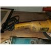Image 3 : 2 grinders (dewalt & makita w/ no cord)