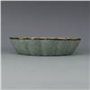Image 2 : A GREY CRACKLE DISH PLATE MING DYNASTY.