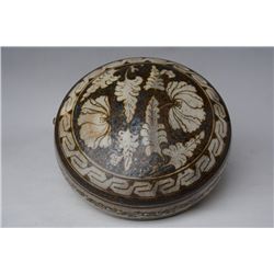 A BROWN PORCELAIN BOX QING DYNASTY.