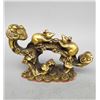 Image 1 : A GILT BRONZE MOUSE RUYI STATUE QING DYNASTY.