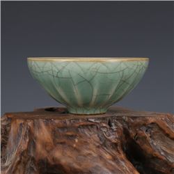 A LIGHT GREEN CRACKLE BOWL MING DYNASTY.