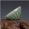 Image 2 : A LIGHT GREEN CRACKLE BOWL MING DYNASTY.