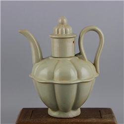 A WHITE GLAZED TEAPOT QING DYNASTY.