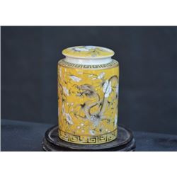 A YELLOW GROUND DRAGON JAR QING DYNASTY.