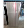 Image 1 : 28" Wide Stainless Steel Refrigerator