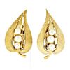 Image 1 : Vintage 14kt Yellow Gold Pearl Florentine Open Leaf Clip On Earrings