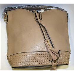 NEW LADIES TOTE STYLE PURSE W/ GOLD STUDS;
