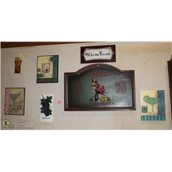 GROUP OF 7 ASSORTED WALL DÉCOR ITEMS