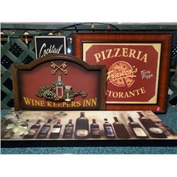 GROUP OF 4 WALL DÉCOR