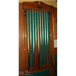 DUFFERIN WALL MOUNTED POOL CUE RACK WITH 9 CUES