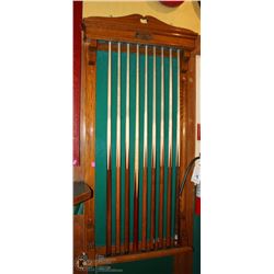 DUFFERIN WALL MOUNTED POOL CUE RACK WITH 9 CUES