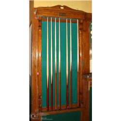 DUFFERIN WALL MOUNTED POOL CUE RACK WITH 7 CUES