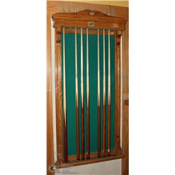 DUFFERIN WALL MOUNTED POOL CUE RACK WITH 7 CUES