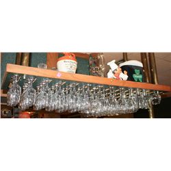RACK OF ASSORTED BAR GLASSWARES WITH DÉCOR ITEMS