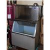 Image 1 : MANITOWIC ICE MAKER, 30 X 33 X 54