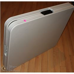 6FT FOLDING HEAVY DUTY RESIN TABLE