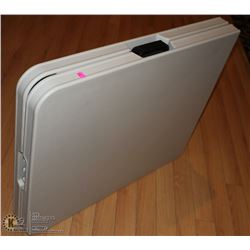 6FT FOLDING HEAVY DUTY RESIN TABLE