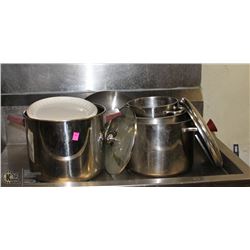 LOT OF ASSORTED POTS AND DISHES