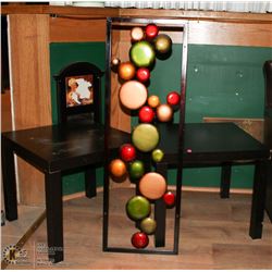 LOT OF 2 SIDE TABLES WITH METAL WALL ART