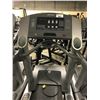 Image 2 : LIFE FITNESS 95TI FLEX DECK TREADMILL 120V/20A