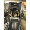 Image 2 : LIFE FITNESS 95TI FLEX DECK TREADMILL 120V/20A