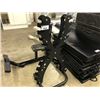 Image 2 : 1 UPRIGHT BENCH AND 1 DUMBBELL RACK