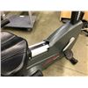 Image 2 : LIFE FITNESS 9500 HR RECUMBENT BIKE
