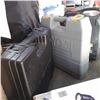 Image 3 : NEW LIGHT FIXTURE AND 4 TOOL CASES