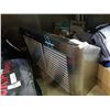 Image 3 : 28 INCH BROAN RANGE HOOD FAN