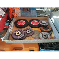 TRAY OF GRINDING DISCS AND WHEELS