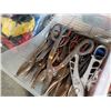 Image 2 : BOX OF METAL SHEARS AND SNIPS