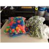 Image 1 : Silicone swed containers and plastic animals